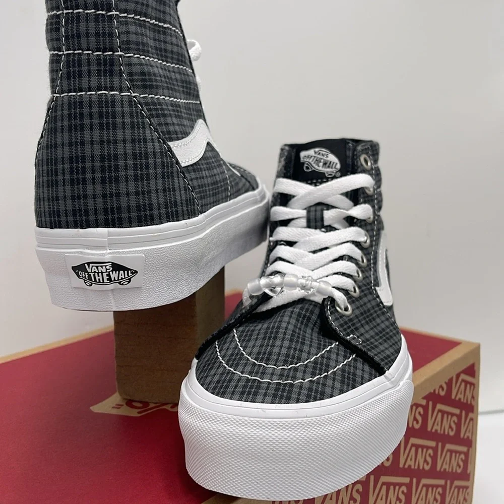 Vans WMNS Sk8-Hi Tapered Uv Beads Black
VN0009QPBM8
Sneakers - Picture 8 of 16